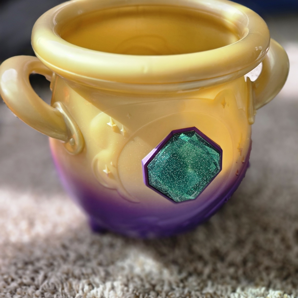 Magic Mixies - Magical Real Misting Gold Cauldron with 8 Inch Non-Electronic